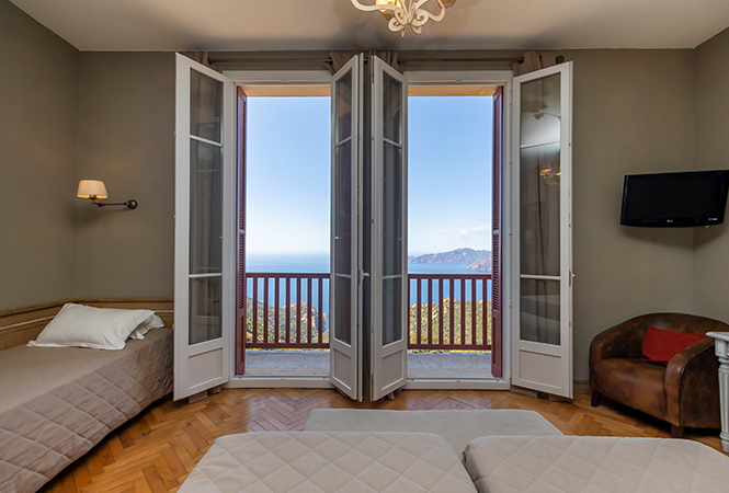 Chambre vue mer à Piana en Corse