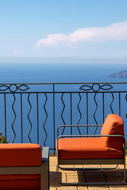 Terrasse lounge bar Roches Rouges à Piana en Corse